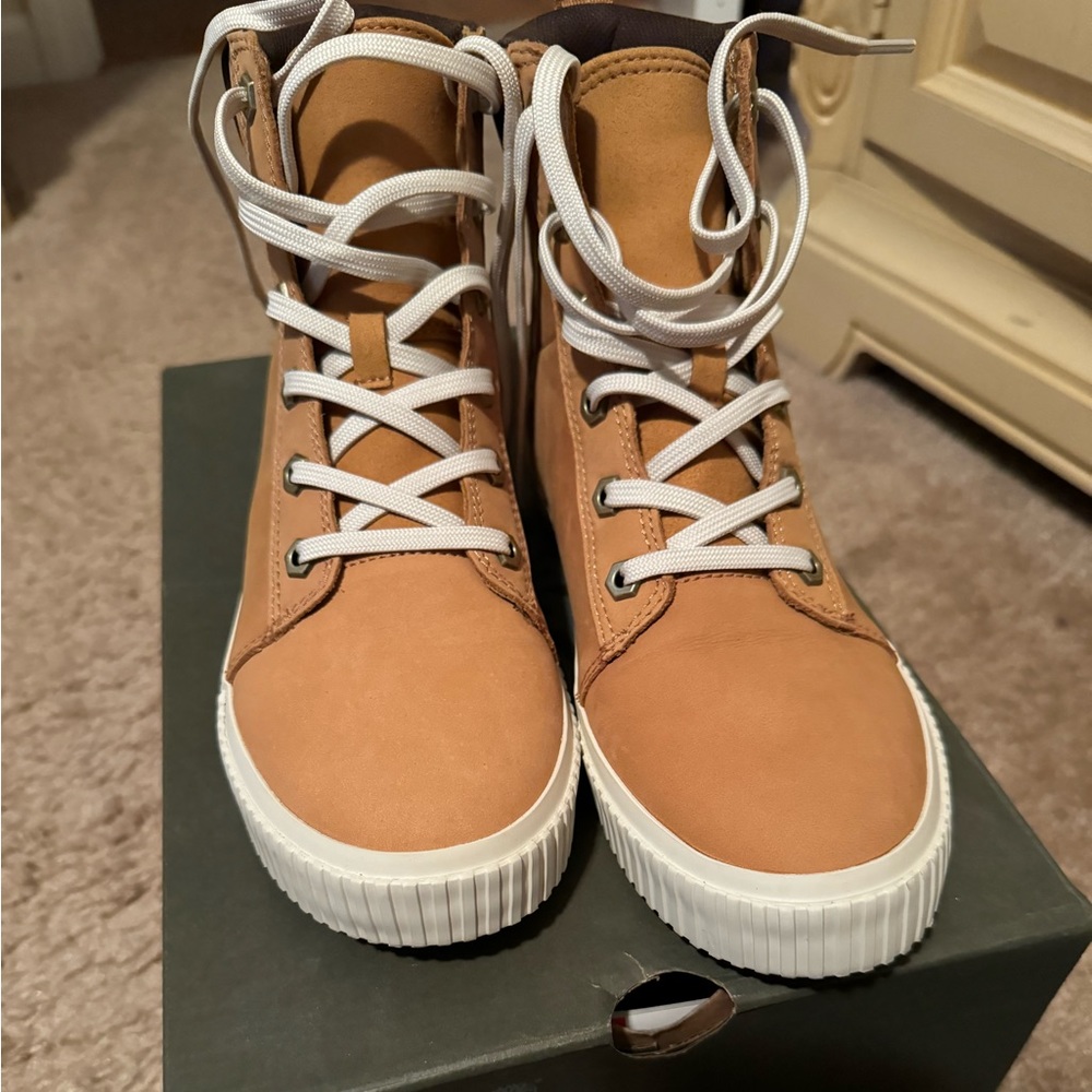 Timberland Tan Ankle Boots with White Laces